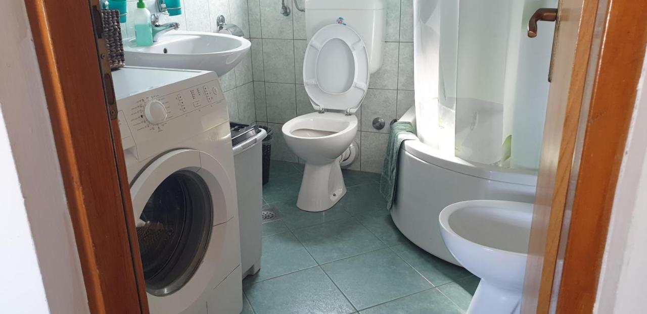 Apartments Nena 3* Liznjan Luaran gambar